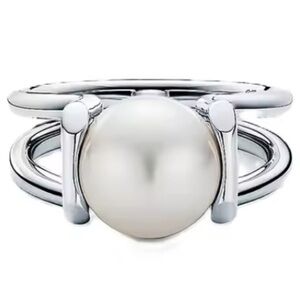 Elegant Sterling Silver Freshwater Pearl Ring size 8